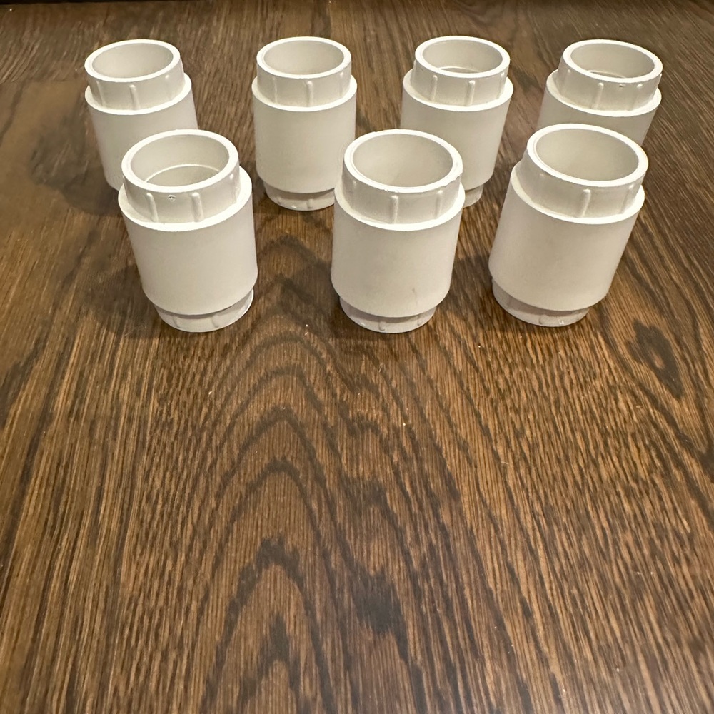 Seven pieces of quirky crate links, used